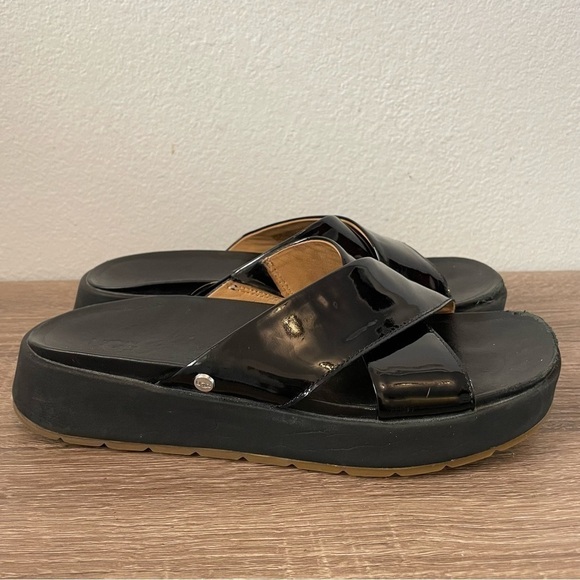 UGG Saguaro Emily Faux Leather Sandals, Black Patent, Size 7 - Picture 2 of 9